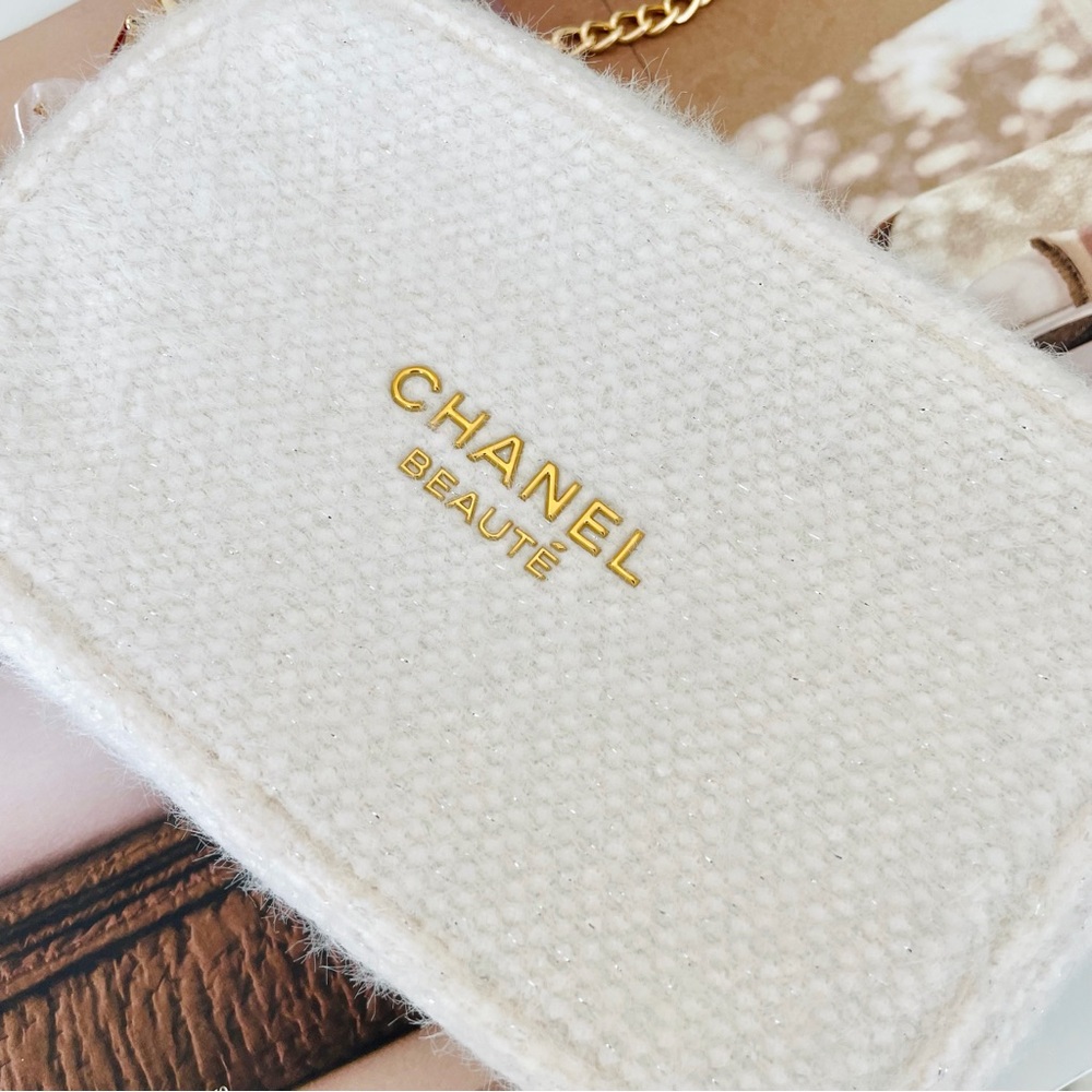 Chanel Cosmetic Bag Holiday Limited Edition - Picture 2 of 7